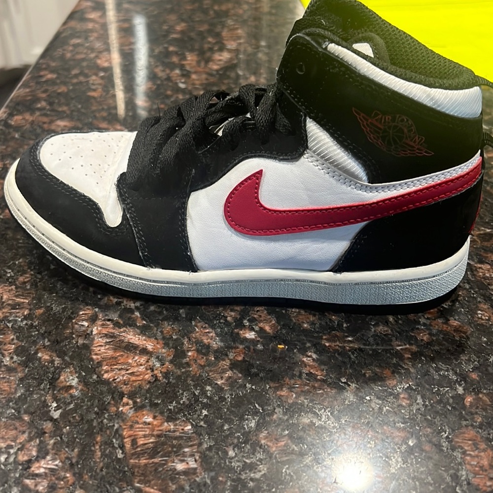 Jordan 1 Mid